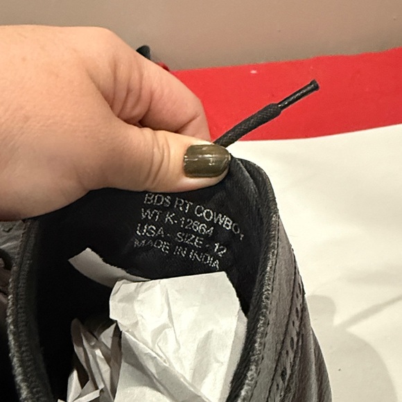 Elegant Black Men's Lace-Up Brogue Boots - Picture 5 of 6